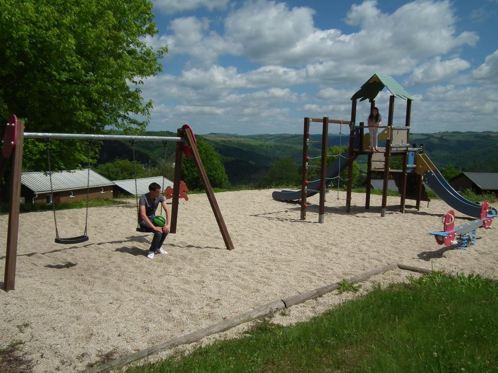 Team Holiday - Camping Domaine Vallée du Tarn Saint-Cirgue Bagian luar foto